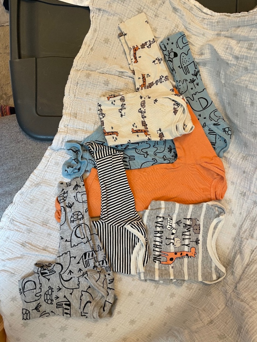Gerber bodysuits 6-9mo